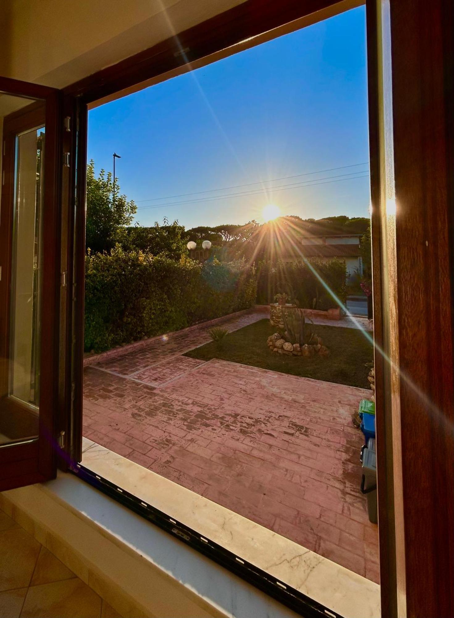 Sunny Apartment Marina di Massa Zewnętrze zdjęcie